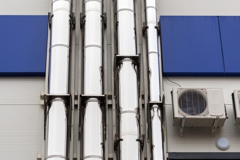 Modernizacja wentylacji w działającej hali: jak poprawić jakość powietrza bez przestojów?
